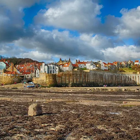Burton House * Robin Hood's Bay